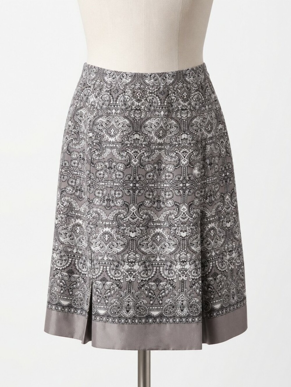 Talbots Gray Ivory Silky Patterned Skirt • Pleated Classic Fit Lined • Size 2P